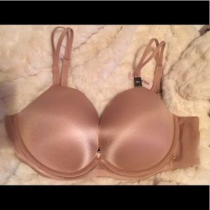 NEW Victoria Secret Bra size 34D